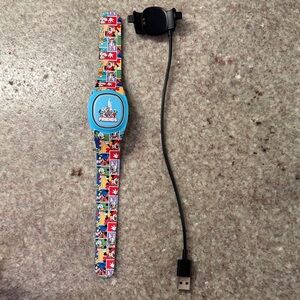 Disney World Magic Band For Adult or Child- Comes With Charger- Used Once